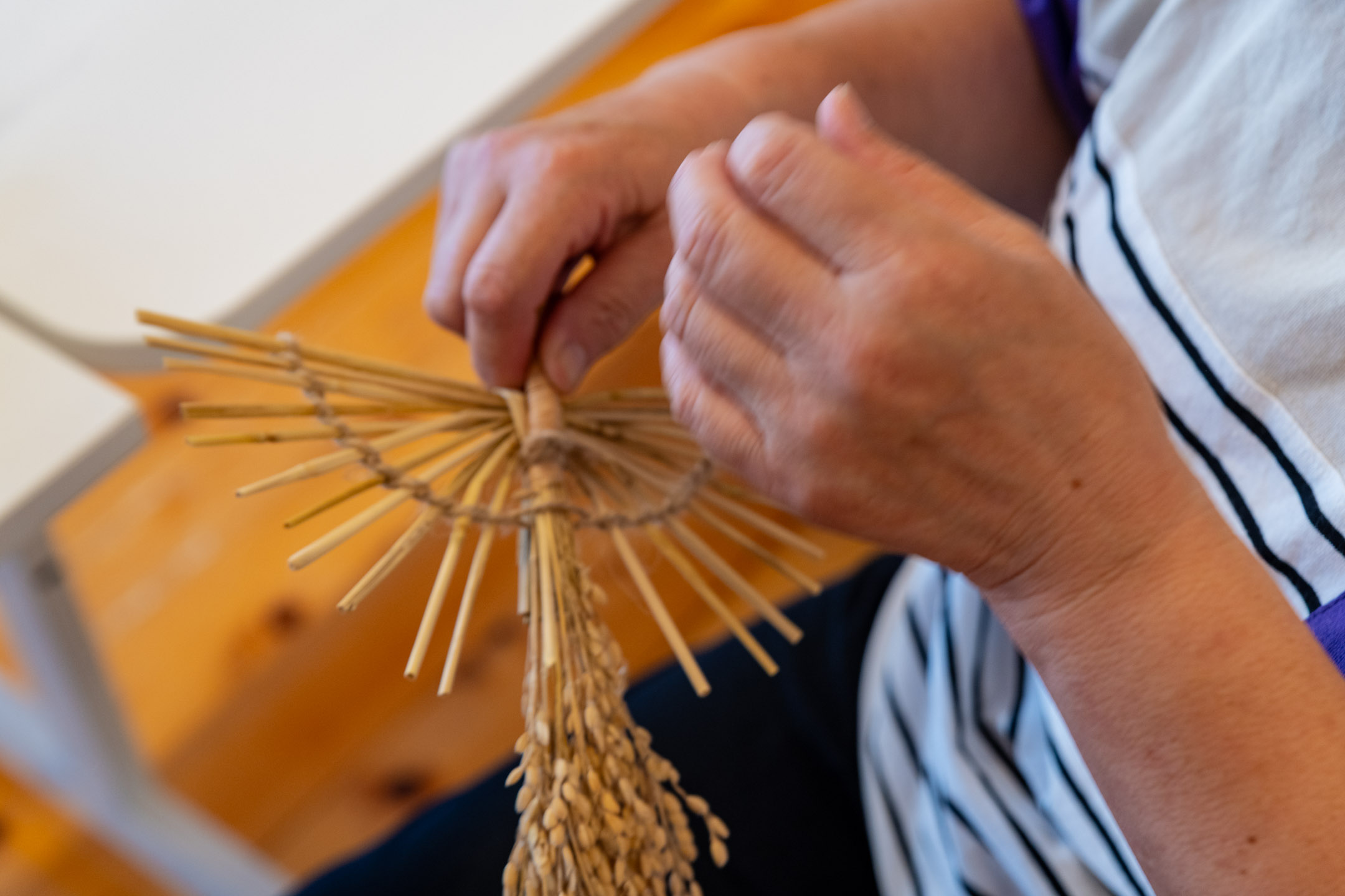 ②藁にふれる。地域にふれる。手から生まれる縁起物（鶴・亀） | つの